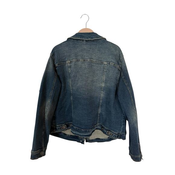 TORRID Stretch Blue Denim Medium Wash Button Front Trucker Jacket Women's 4X - Picture 2 of 3